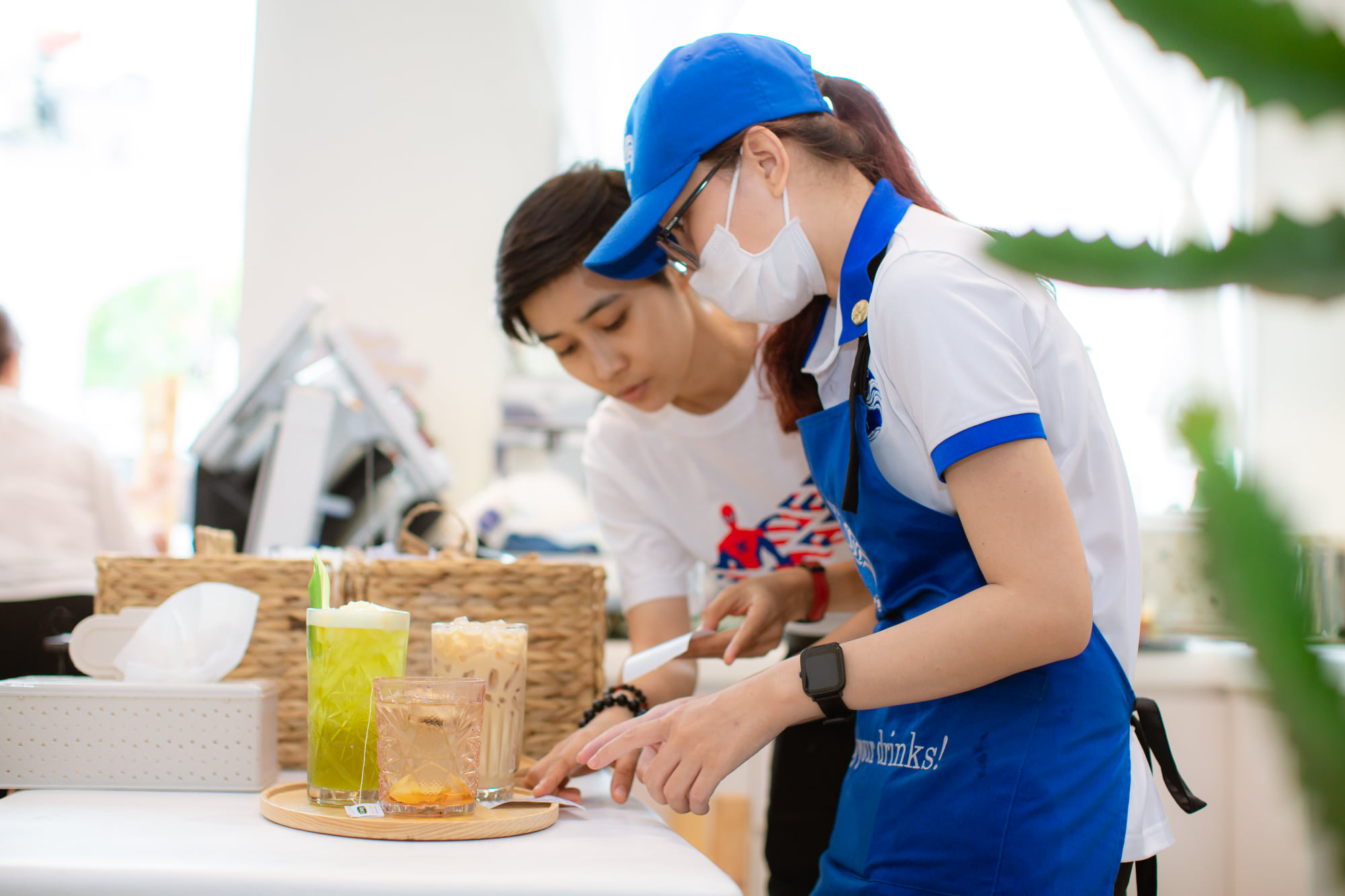 NÊN HAY KHÔNG THUÊ QUẢN LÝ QUÁN?