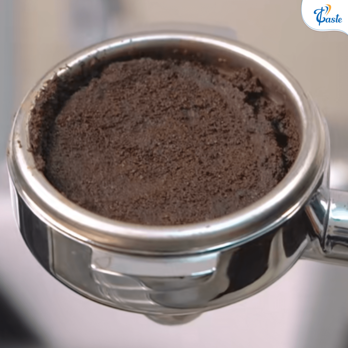 Bánh Cà Phê Bị Ướt Khi Pha Máy - Nguyên Nhân & Cách Xử Lý Chuẩn Barista