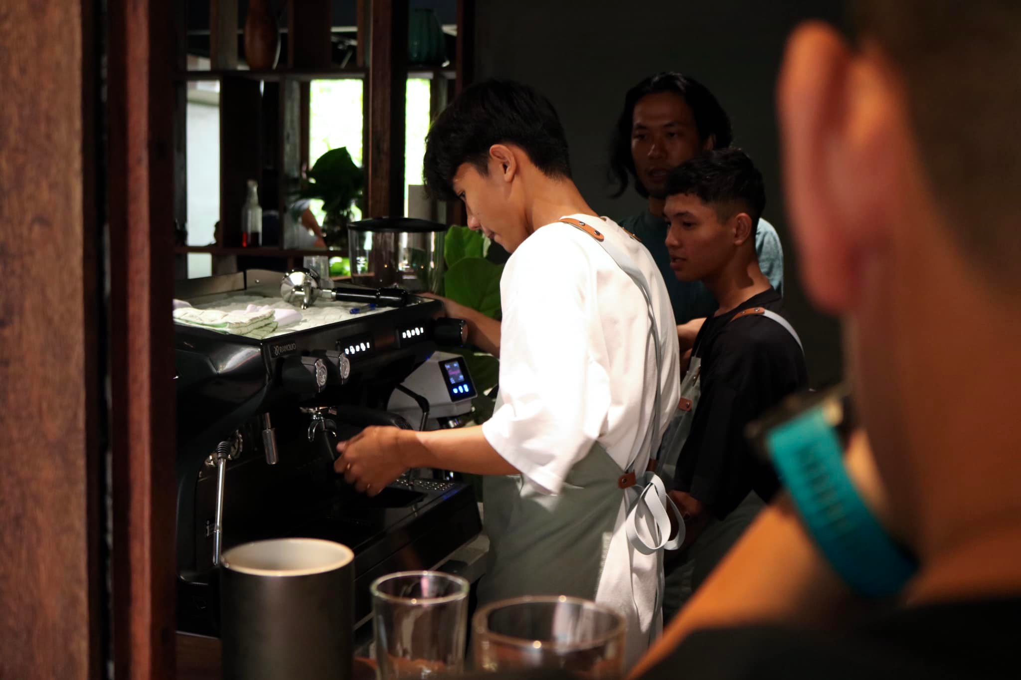 Mua Máy Pha Cà Phê Công Nghiệp Phù Hợp Với Mô Hình Quán 