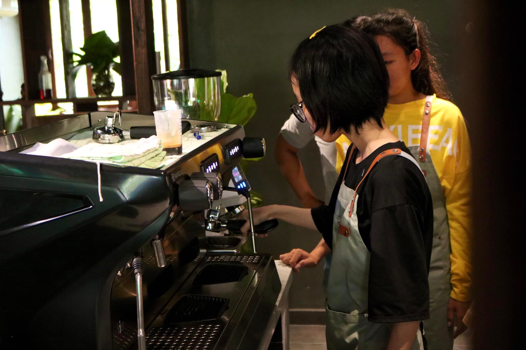Mua Máy Pha Cà Phê Công Nghiệp Phù Hợp Với Mô Hình Quán 